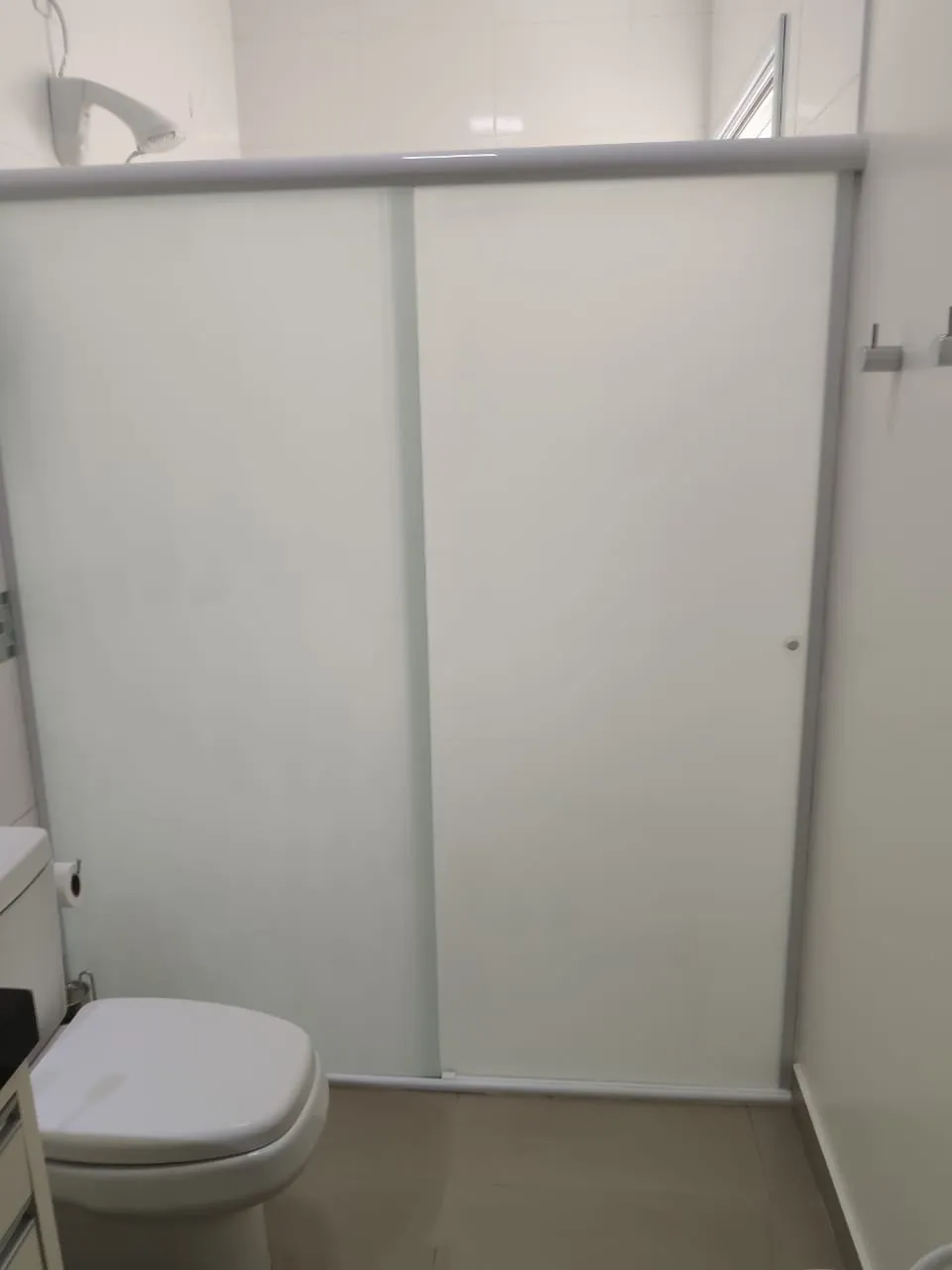 Box de vidro com película leitosa fosca