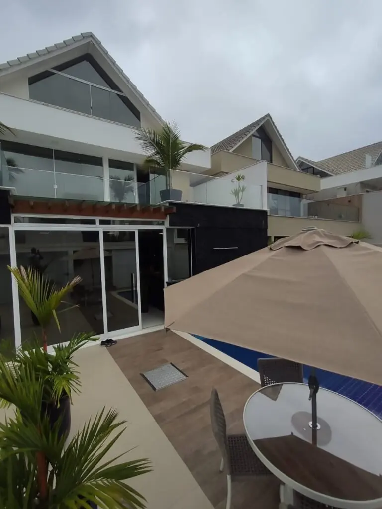 Fachada residencial com película de redução de calor